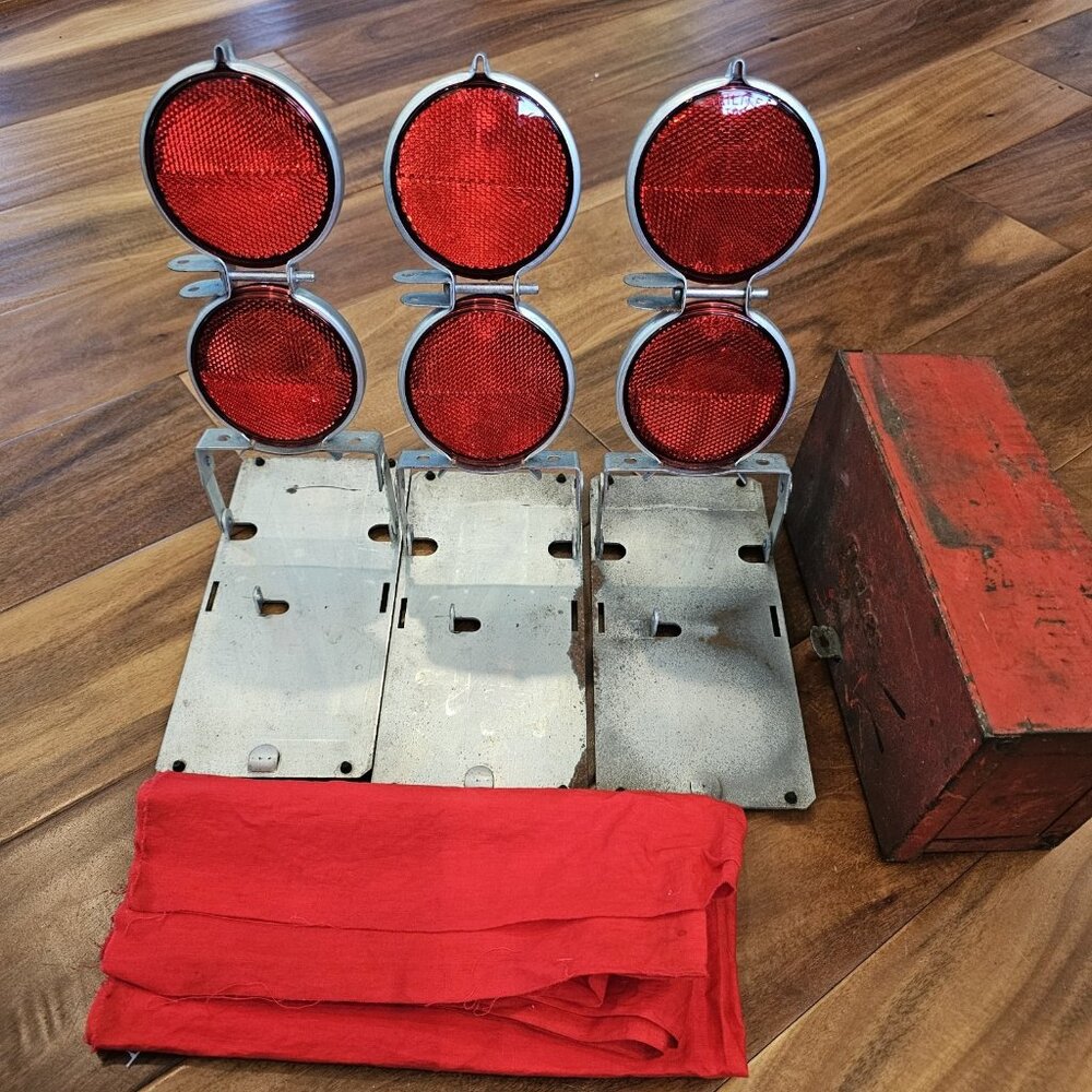 Vintage Anthes Set of 3 Road Flare Reflector Kit Metal Box Red Roadside Safety‎